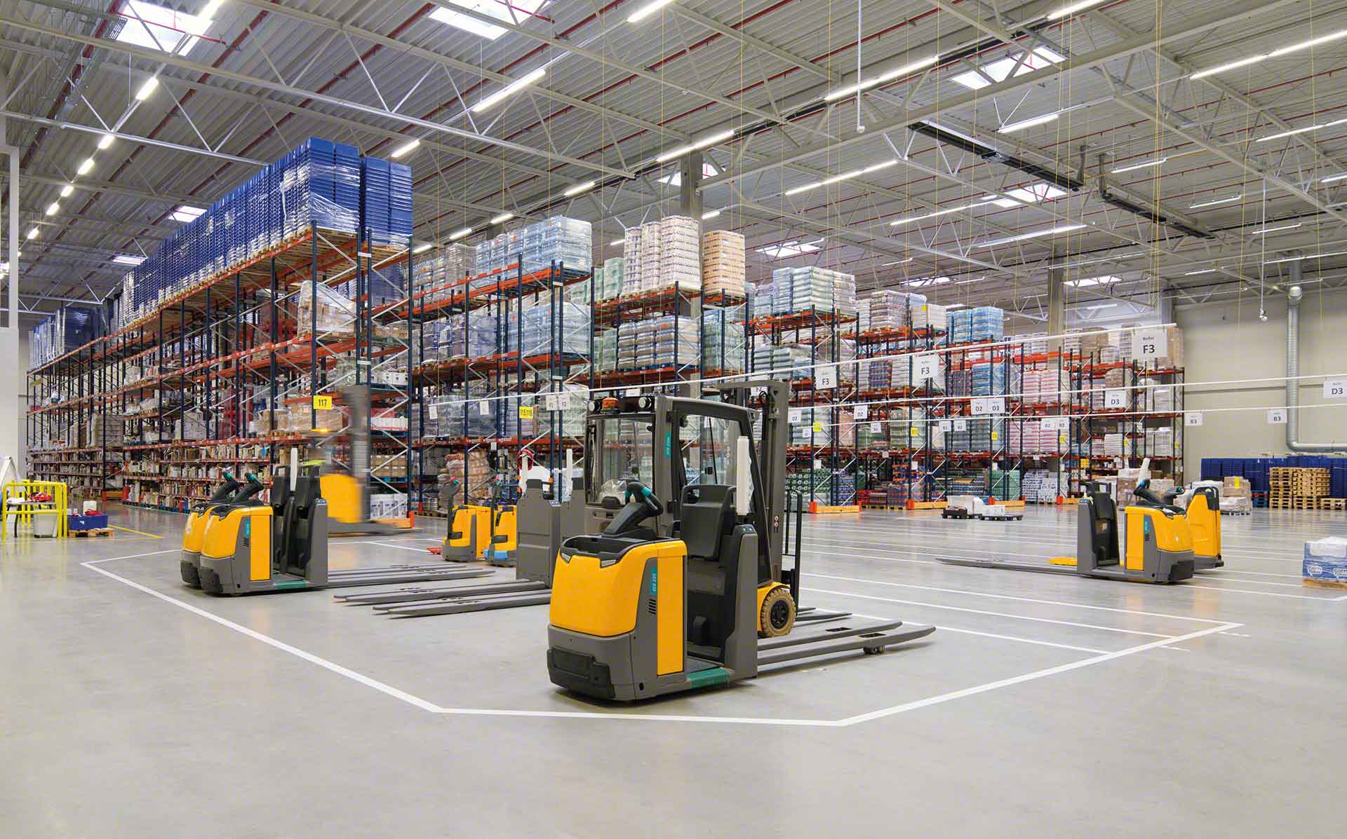 material-handling-systems-forklift.1.0.jpg